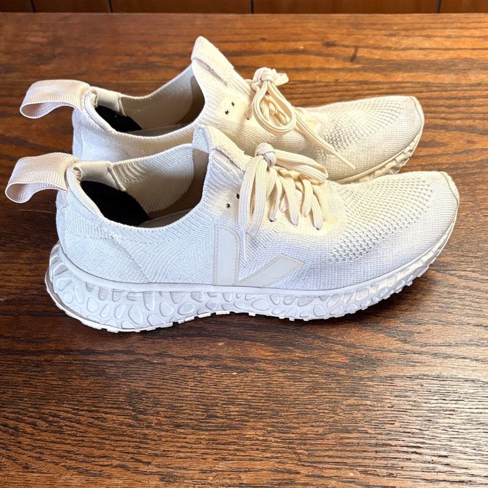 Veja Men's Cream Athletic Shoes